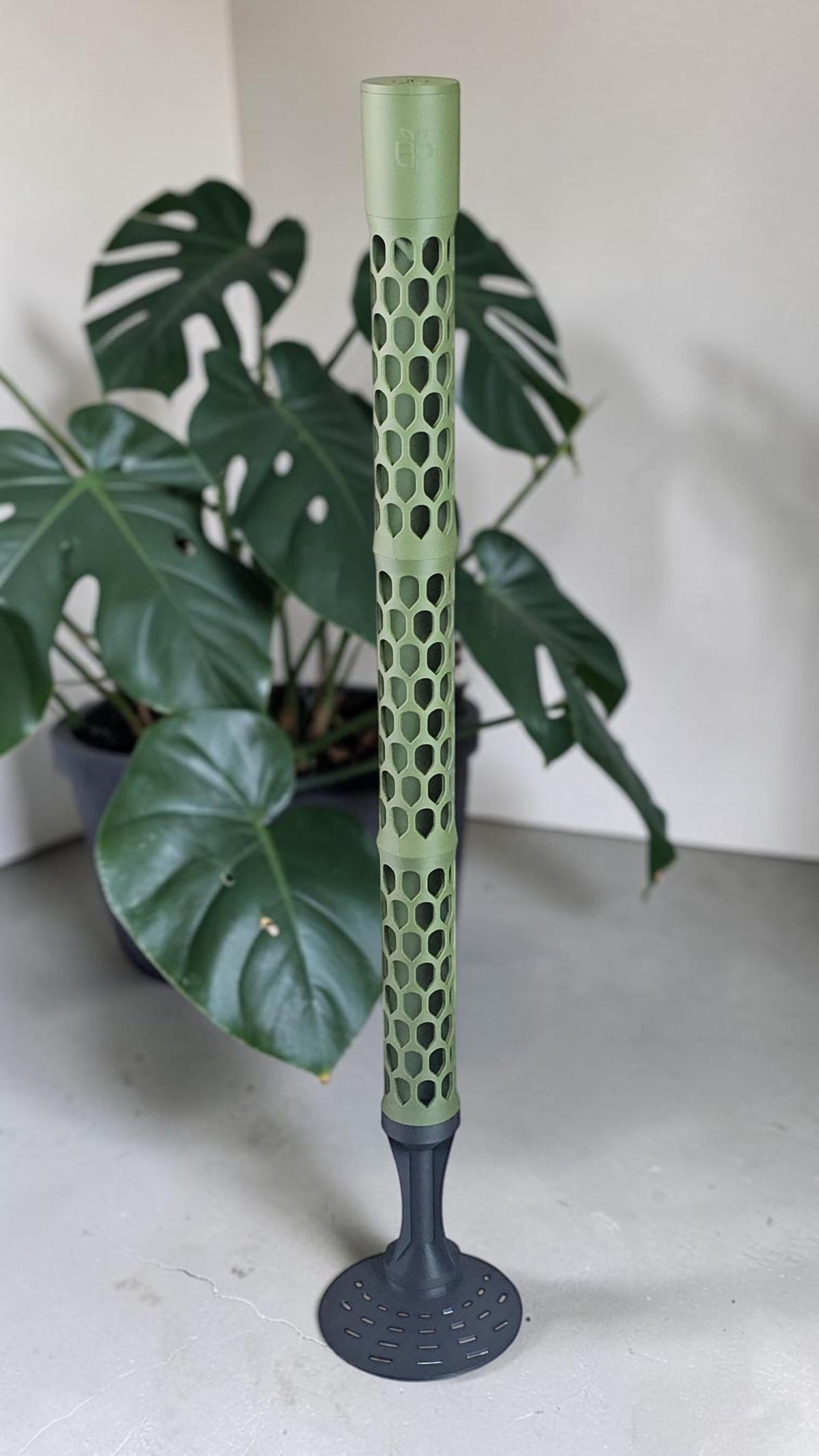 Modular Moss Pole with Disc or stake base